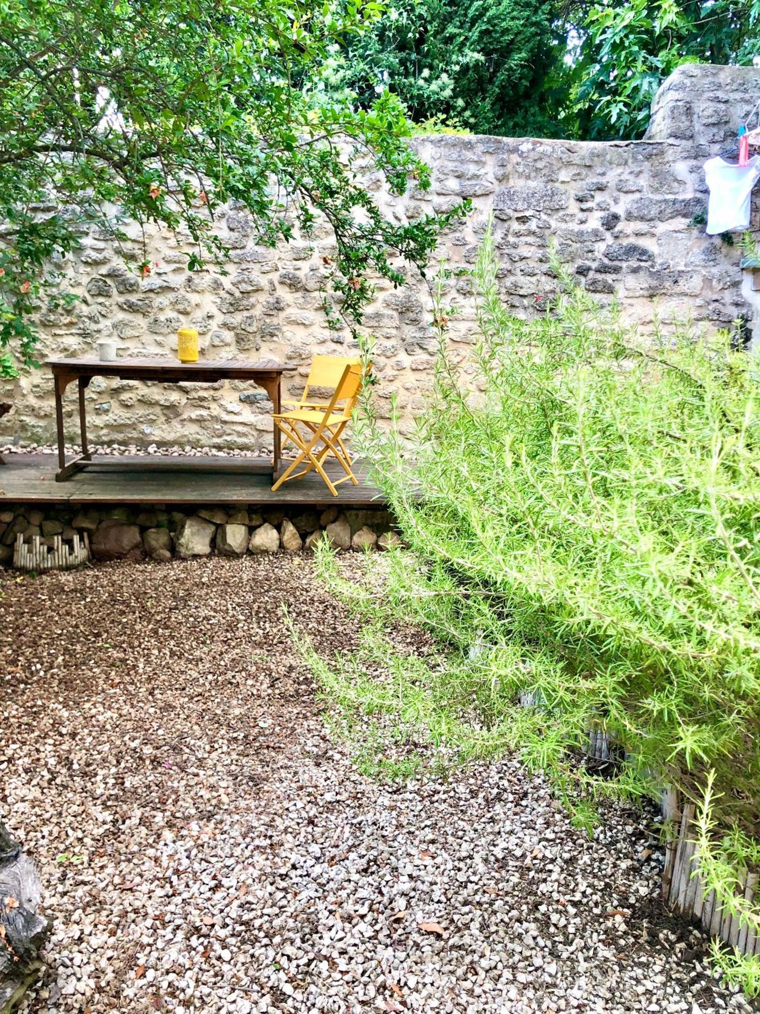 Appartement sur jardin en centre-ville Uzès Extérieur photo