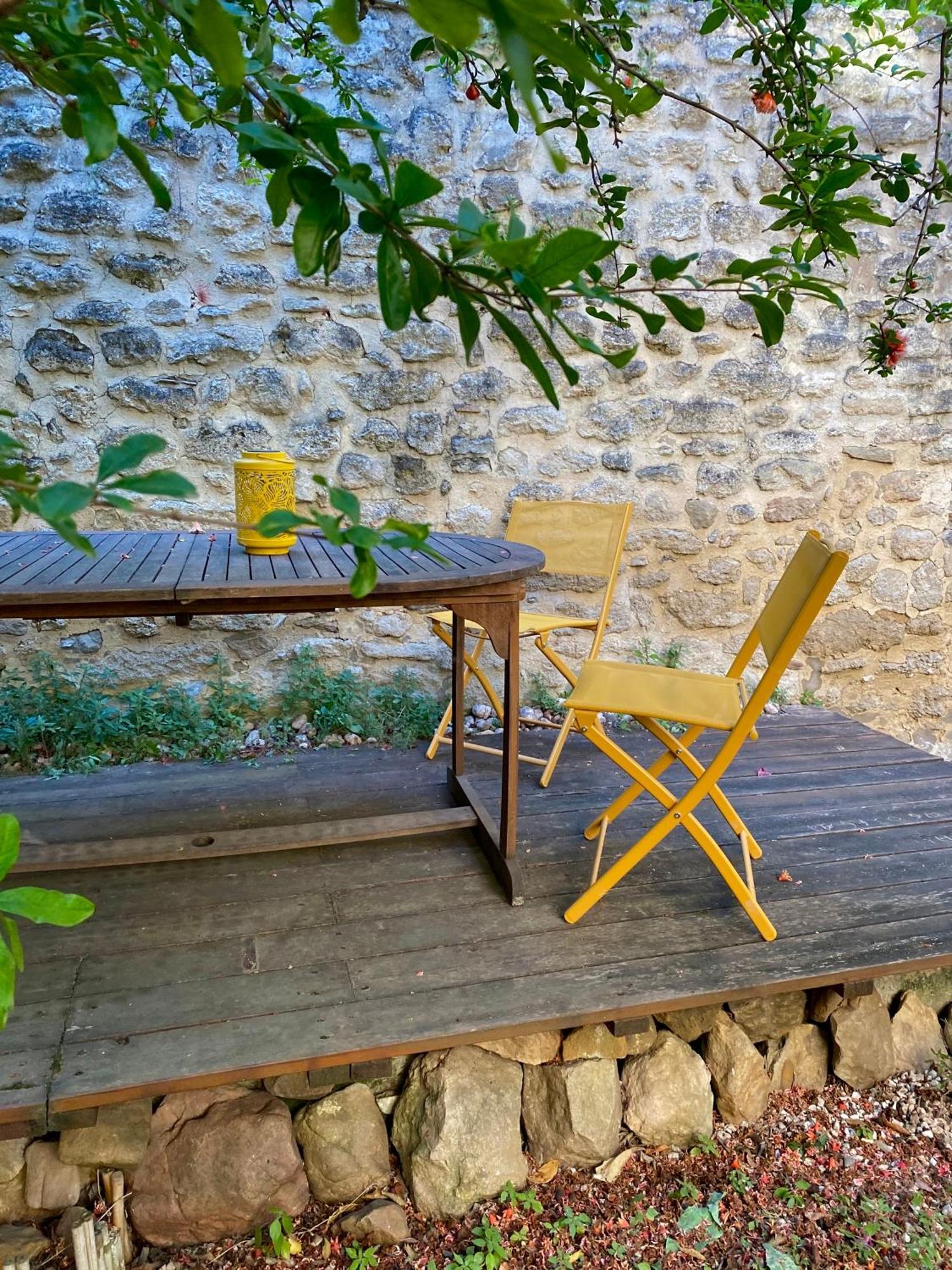 Appartement sur jardin en centre-ville Uzès Extérieur photo